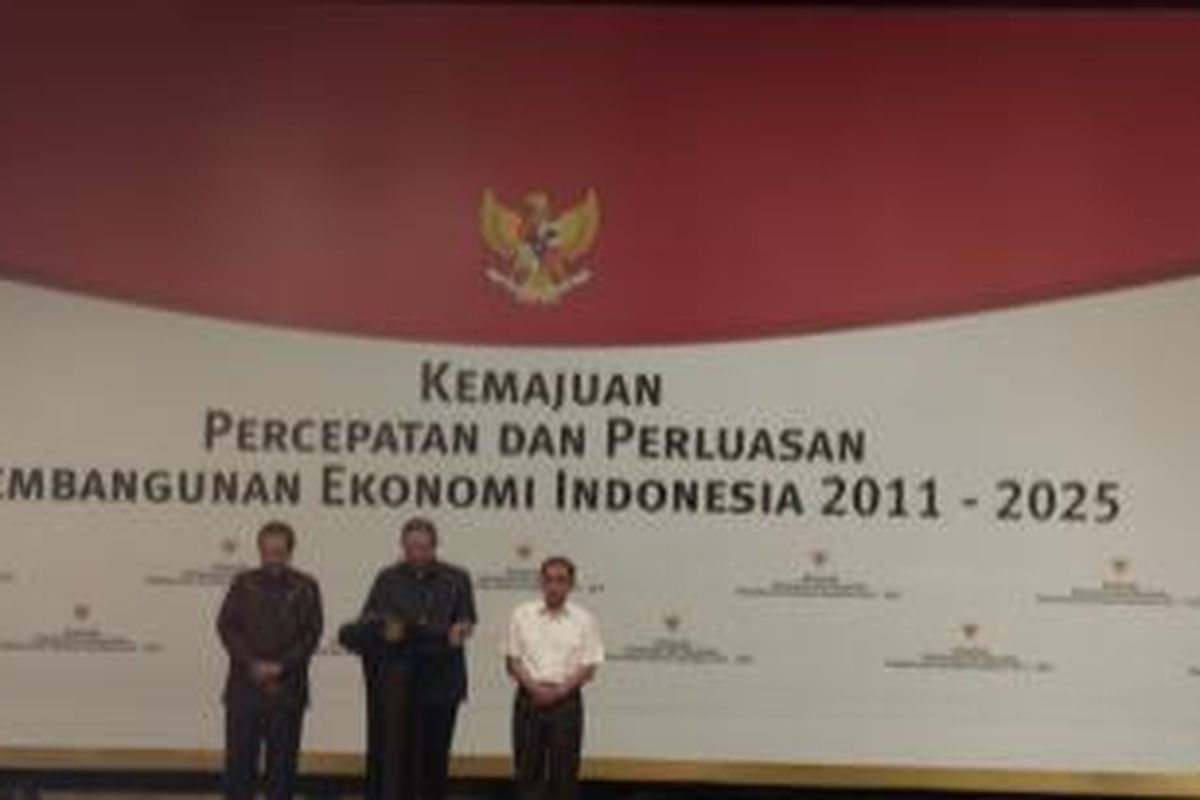 Presiden Susilo Bambang Yudhoyono, Wakil Presiden Boediono, dan Menko Perekonomian Chairul Tanjung. 