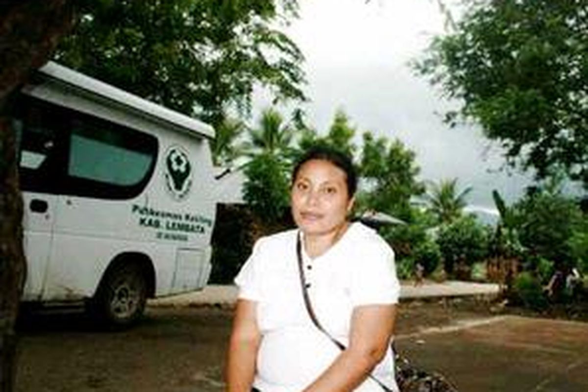 Emerensia Benidau Amd Kesling alias Erni (28), memilih terlibat dalam program Sanitasi Total Berbasis Masyarakat (STBM) sebagai sanitarian. 