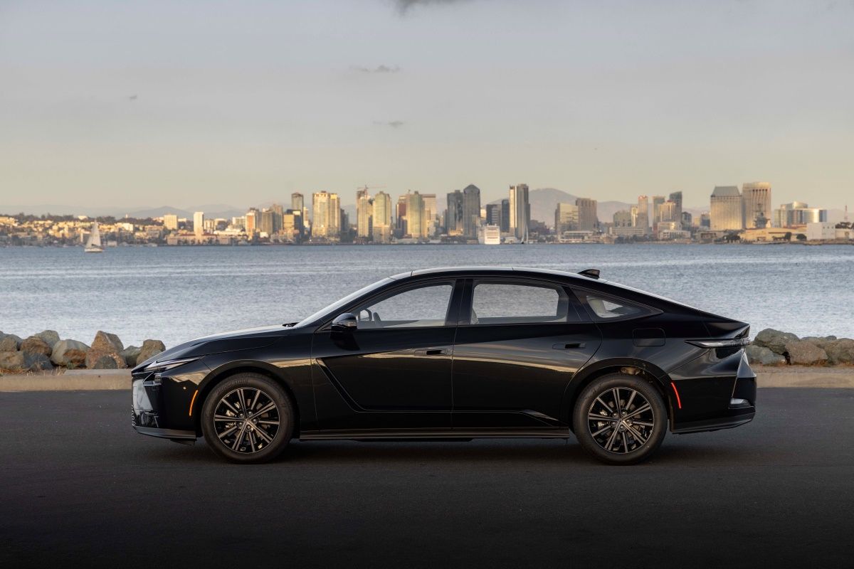 All-New Lexus ES.