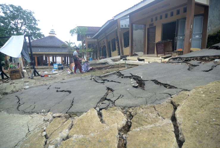 BERITA FOTO: Kerusakan akibat Tanah Bergerak di Tegal