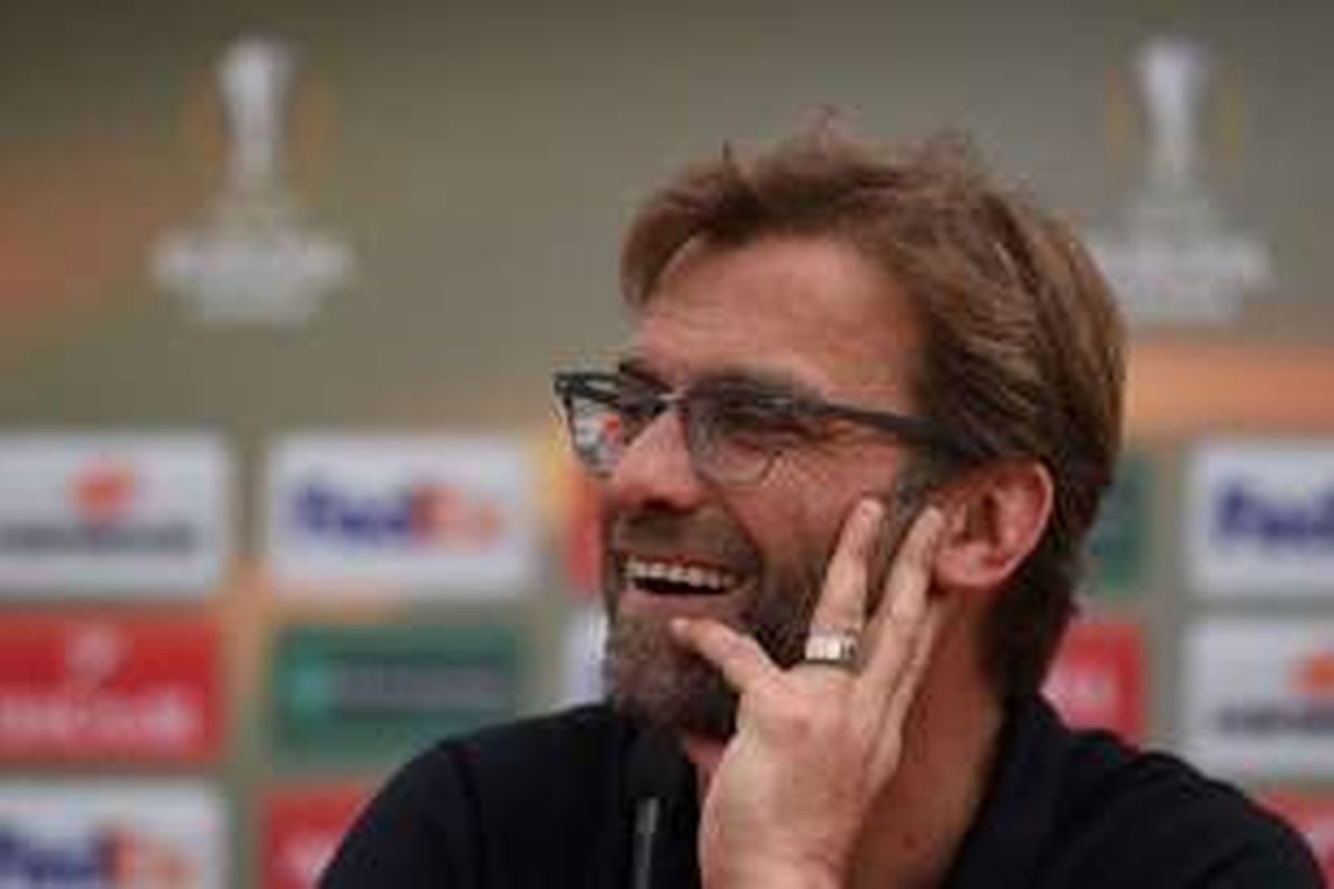 Juergen Klopp melakukan sesi jumpa pers di Liverpool pada Jumat (13/5/2016).