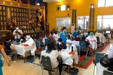 Komunitas Tionghoa Bantu Vaksinasi Ribuan Guru dan Lansia di Bandung