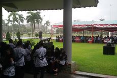Peserta Upacara Hari Pendidikan Nasional Bubar karena Hujan dan Badai