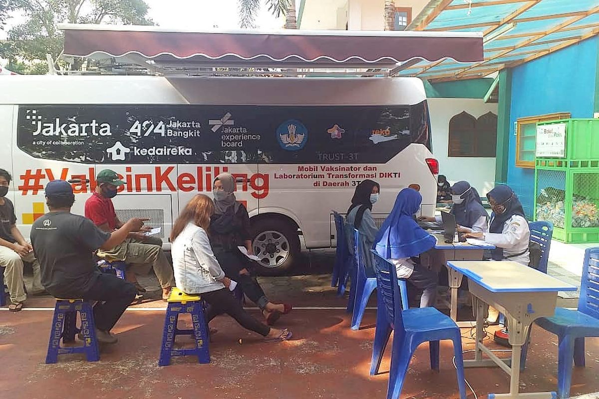 Kegiatan vaksinasi di mobil keliling, Cilandak Timur, Rabu (4/8/2021). Dok: Kominfotik Jakarta Selatan