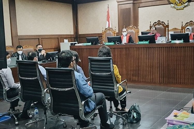 Persidangan kasus dugaan korupsi Direktorat Jenderal Pajak (DJP) dengan terdakwa Wawan Ridwan dan Alfred Simanjuntak di Pengadilan Tindak Pidana Korupsi (Tipikor) Jakarta, Selasa (22/3/2022). 