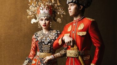 7 Detail Busana Adat Gorontalo Syifa Hadju dan El Rumi saat Prewedding, Serba Merah