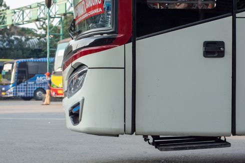 Bus Shantika Terguling di Tol Cipali Km 147, 12 Penumpang Luka