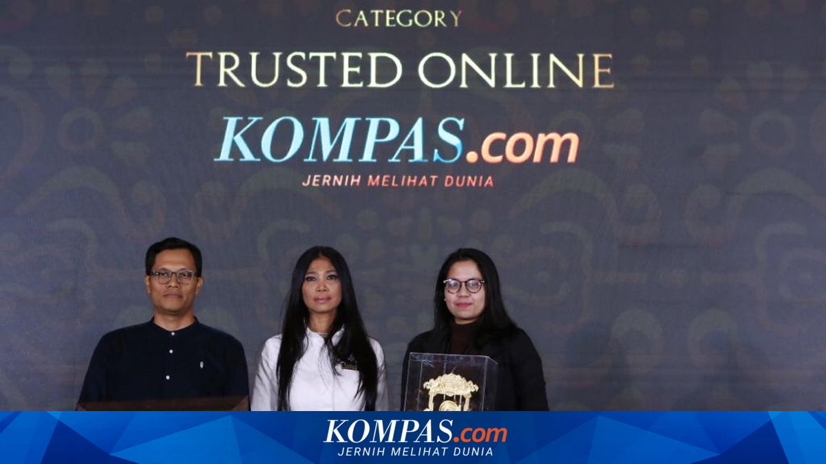 JAKARTA, KOMPAS.com — Superbrands, lembaga arbiter internasional untuk brand terkemuka bersama lembaga survei Nielsen kembali memberikan apresiasi kepada merek-merek terbaik Indonesia. Untuk kategori Trusted Online Media (media online tepercaya), Kompas.com tampil sebagai pemenang di antara ribuan media online yang tumbuh dan berkembang di era digital di Indonesia. Pada 2018, Dewan Pers mencatat, setidaknya ada 43.000 media online di Indonesia. Dari puluhan ribu media online itu, tidak lebih dari 200 media online yang dikategorikan terverifikasi. Pengumuman pemenang dan pemberian penghargaan kepada Kompas.com sebagai media online tepercaya dilakukan pada Gala Awards Superbrands 2019 di Ballroom 1, Sheraton Gandaria, Jakarta, Jumat, 26 Juli 2019. Superbrands adalah lembaga yang sudah berdiri selama lebih dari 26 tahun di lebih dari 86 negara.