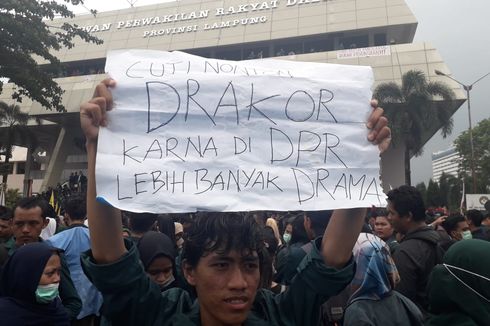 Humor di Spanduk Demo Mahasiswa Bisa Buka Kesadaran Politik Milenial