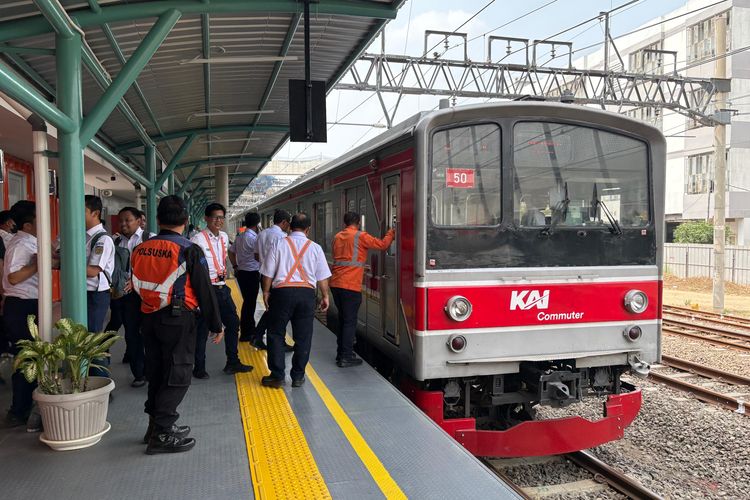 Menjajal KRL ke Stasiun JIS yang Baru Diresmikan, Tunggu Kereta hingga 30 Menit