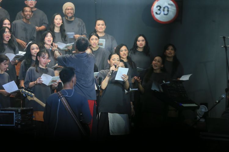 Momen Tony Williams dan Angel Pieters Bawakan 15 Lagu Ikonik YE di Underpass SCBD