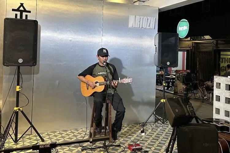 Dua Tahun Lawan Kanker, Musisi Pontianak Rifqi Luthfian Ilman Kembali ke Panggung