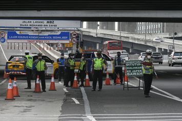 Jalan Tol Layang MBZ Ditutup Sementara, Tol Jakarta-Cikampek Macet