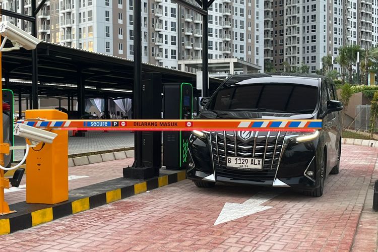 Sistem parkir pintar eNOS dirancang untuk memberikan pengalaman parkir yang benar-benar tanpa sentuhan. 