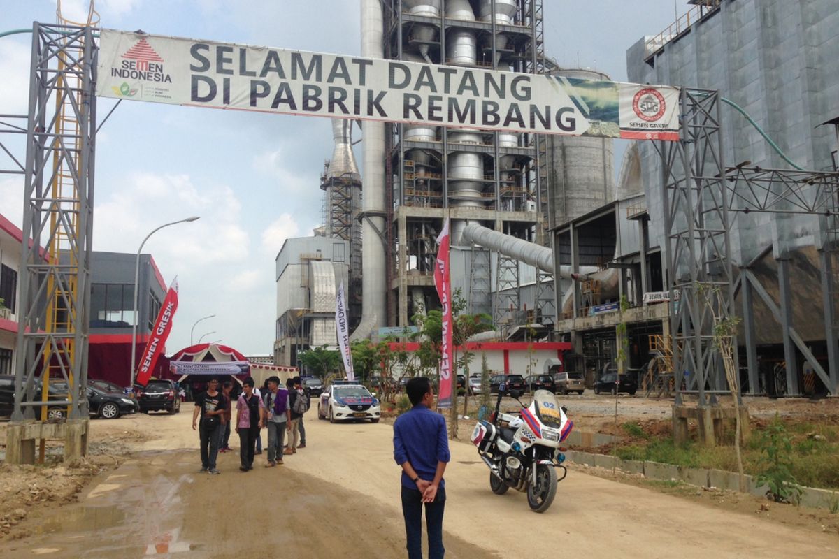 Pabrik semen Indonesia di Rembang, Jawa Tengah, Jumat (21/4/2017)