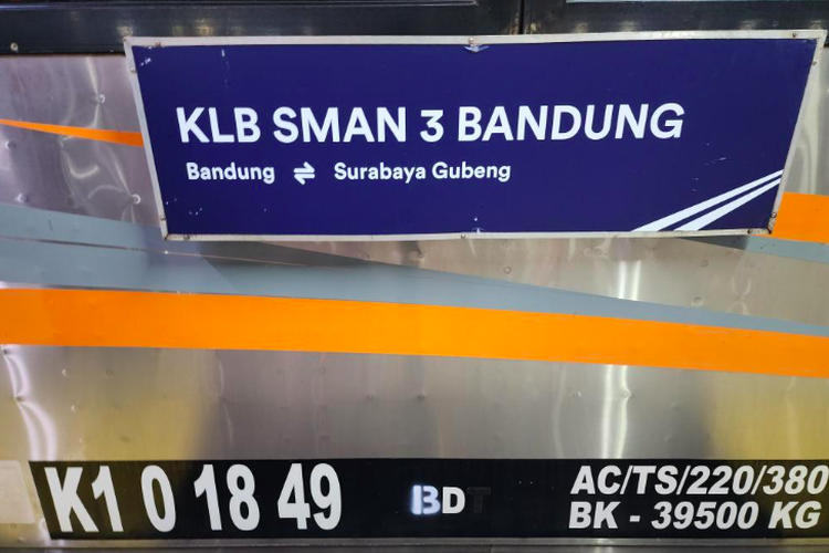 Tangkapan layar di media sosial Twitter mengenai rangkaian kereta luar biasa (KLB) rombongan SMA Negeri 3 Bandung