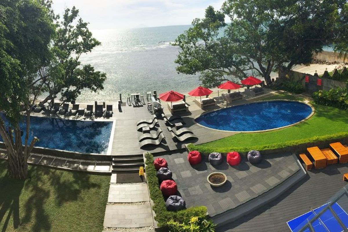 Kolam Renang Aston Anyer Beach Hotel. 