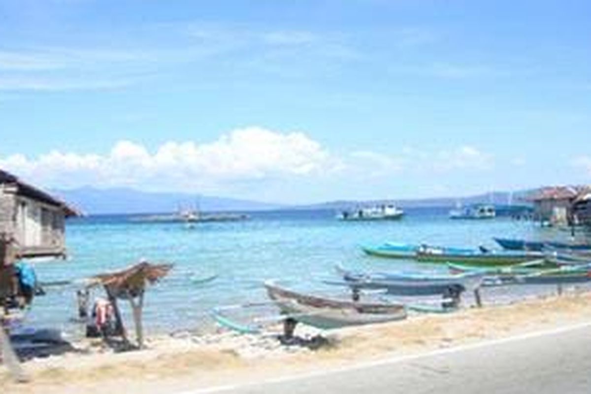 Pelabuhan Tulehu, Maluku.