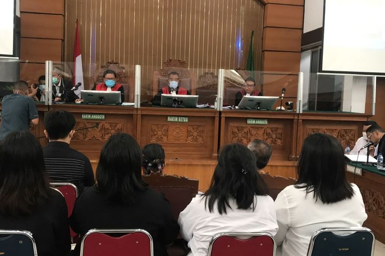 Keluarga Nofriansyah Yosua Hutabarat atau Brigadir J dihadirkan jaksa penuntut umum (JPU) dalam persidangan dengan terdakwa Ricky Rizal dan Kuat Ma’ruf di Pengadilan Negeri (PN) Jakarta Selatan, Rabu (2/11/2022).