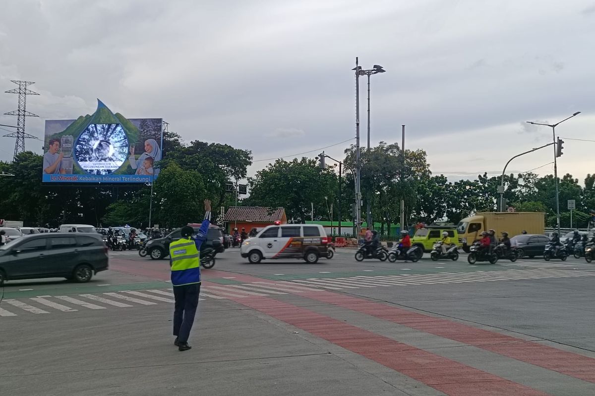 Perempatan Mall PGC, Cililitan, Kramatjati, Jakarta Timur, Kamis (7/3/2024) sore.