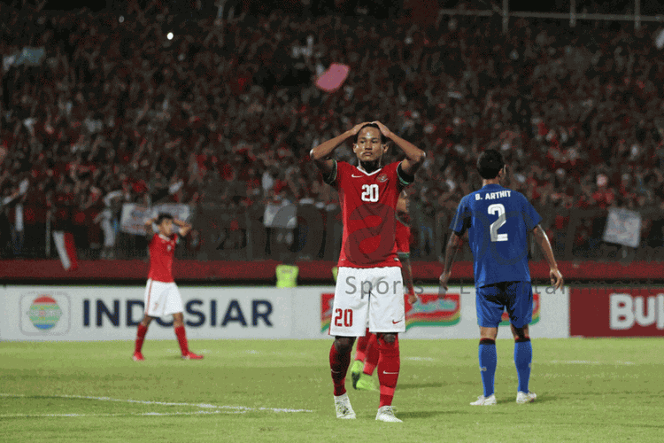 Bagus Kahfi tampak kecewa seusai gagal memanfaatkan peluang pada laga final Piala AFF U-16 2018, Indonesia vs Thailand, di Gelora Delta Sidoarjo, 11 Agustus 2018.