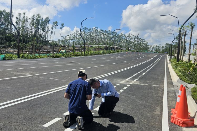 Delegasi CRRC Zuzhou & Norinco meninjau Jalan Sumbu Kebangsaan Sisi Barat di Ibu Kota Nusantara (IKN) sebagai jalur PoC kereta otonom yang akan diuji coba pada 10 Agustus 2024.