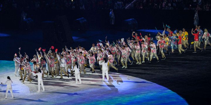 Defile atlet tiap negara menyemarakkan Upacara Penutupan Asian Games ke-18 Tahun 2018 di Stadion Utama GBK, Senayan, Jakarta Pusat, Minggu (2/9/2018).