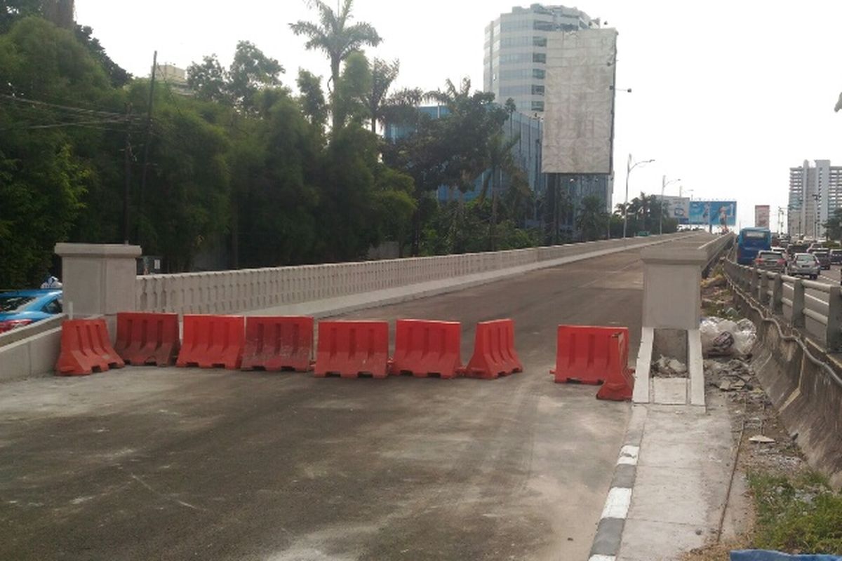 Kondisi Jalan Layang Pancoran dilihat dari arah Cawang, Kamis (11/1/2018). Jalan layang sepanjang 840 meter ini sudah bisa digunakan pada 15 Januari 2018.