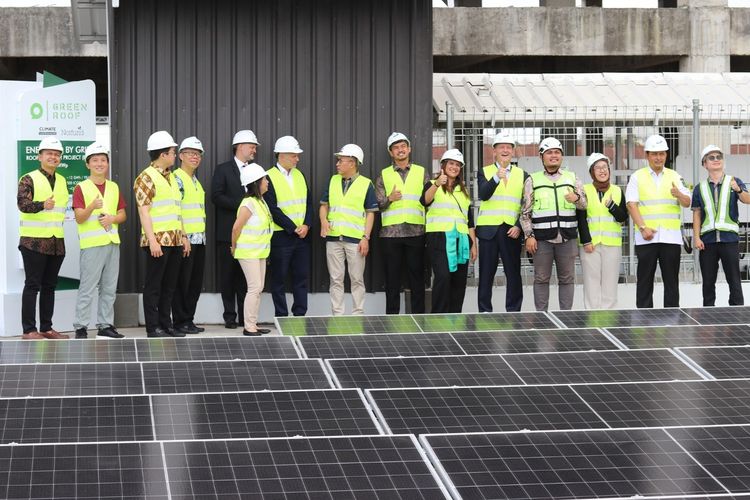 PT Greenroof Energy Indonesia selaku pengembang proyek PLTS Atap IKD. 