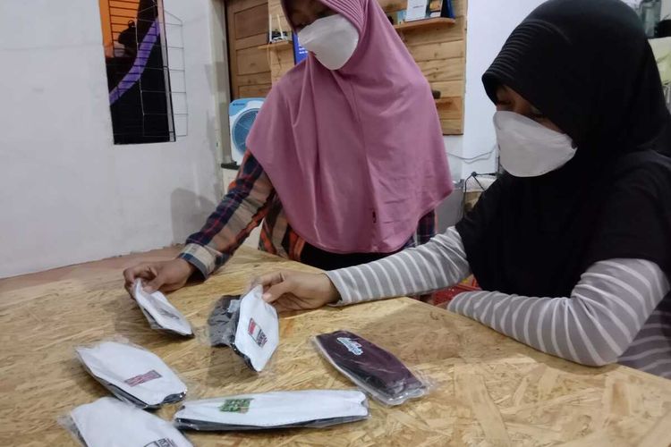 Masker bernuansa HUT Kemerdekaan ke-76 RI diproduksi warga Kota Serang, Banten