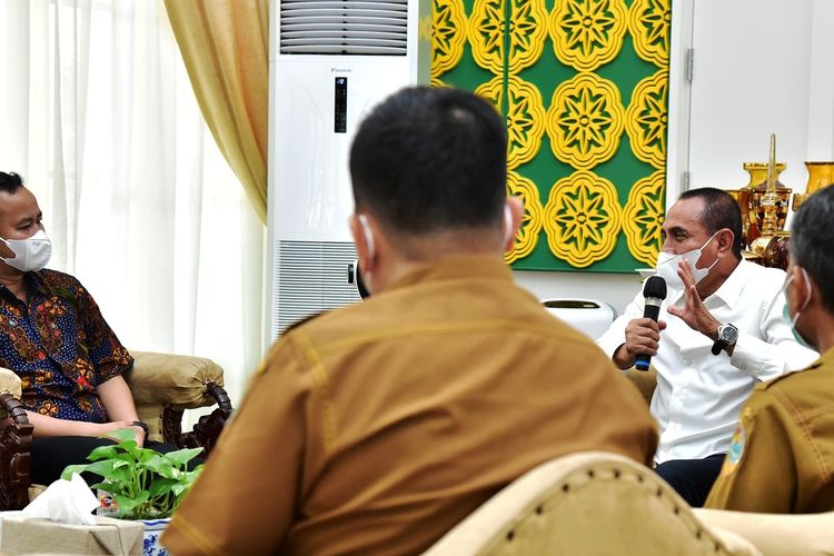 Ketua KPU Sumut Herdensi Adnin mengucapkan terima kasih kepada Gubernur Sumut Edy Rahmayadi atas berbagai dukungan yang diberikan sehingga pilkada serentak di 23 kabupaten dan kota terlaksana dengan aman dan lancar, saat beraudiensi ke rumah dinas gubernur, Senin (18/1/2021)