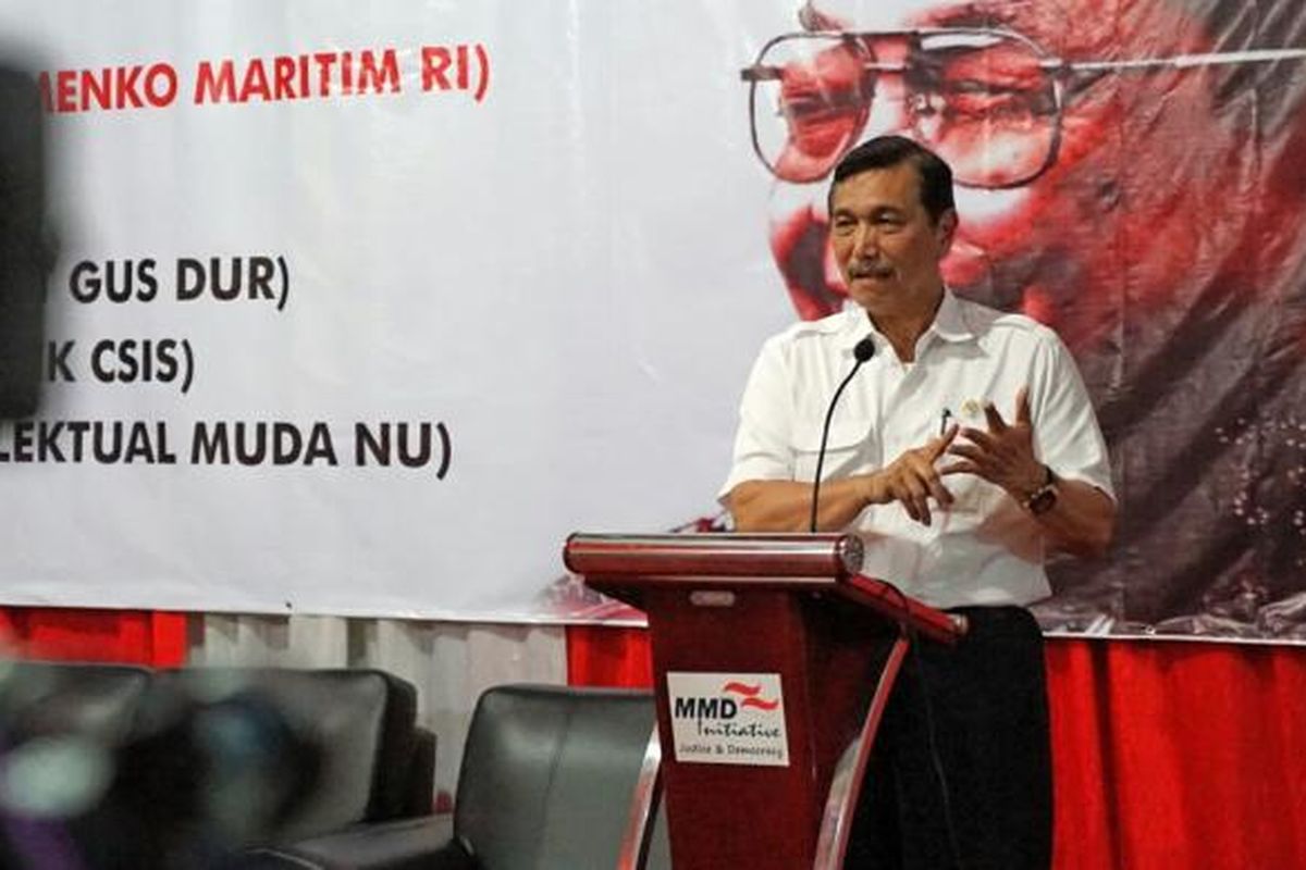 Mentero Koordinator bidang Kemaritiman Luhut Binsar Pandjaitan saat berbicara dalam acara saresehan mengenang tujuh tahun wafatnya Gus Dur di kantor MMD Initiative, Matraman, Jakarta Pusat, Rabu (11/1/2017).