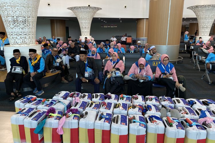 Kloter 1 Calon Haji Asal Jabar Terbang ke Tanah Suci Hari Ini 