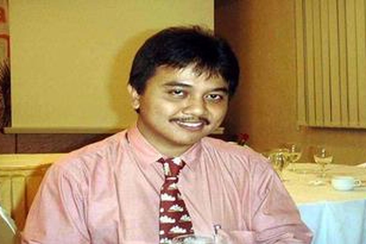 Roy Suryo, Pakar Komunikasi