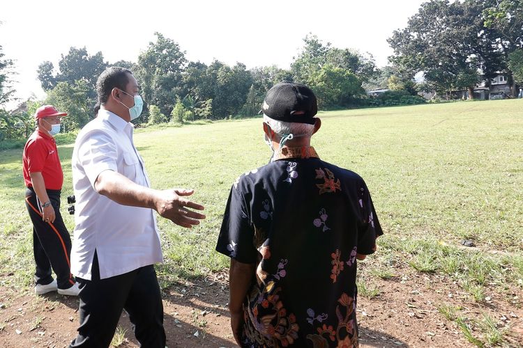 Wali Kota Semarang Hendrar Prihadi mengunjungi lapangan Merbau serta Gaharu di Kecamatan Banyumanik, Rabu (3/2/2021). 
