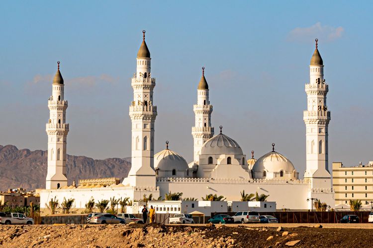 Keunikan Masjid Pertama di Dunia, Punya 54 Kubah dan Penangkal Terik