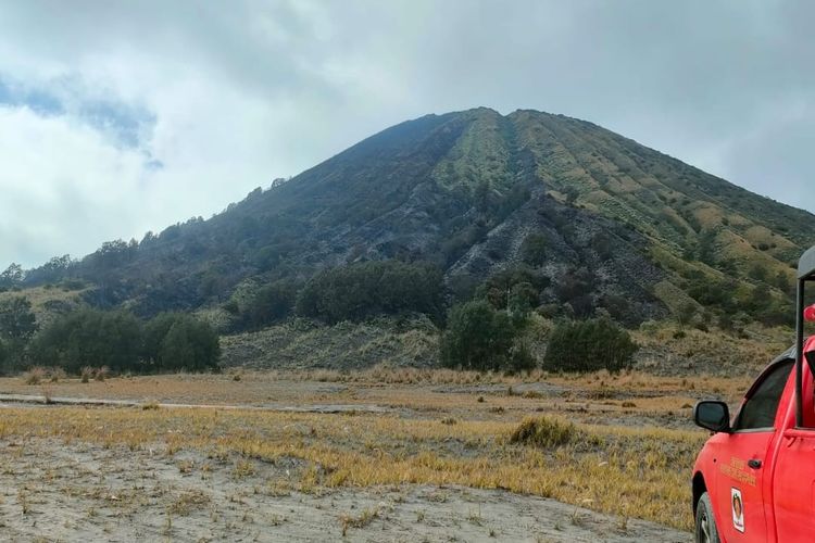 Pemandangan di kawasan Gunung Batok TNBTS usai kebakaran.