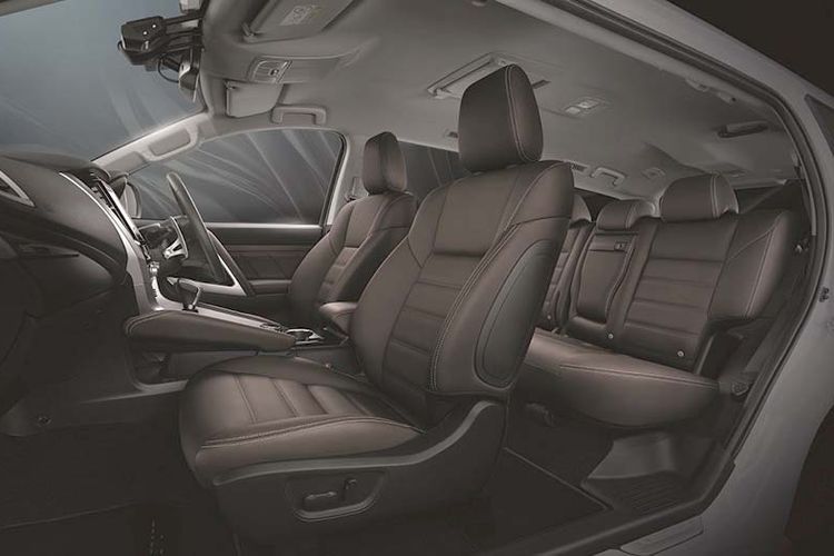 Desain interior Mitsubishi Pajero Sport Elite Edition