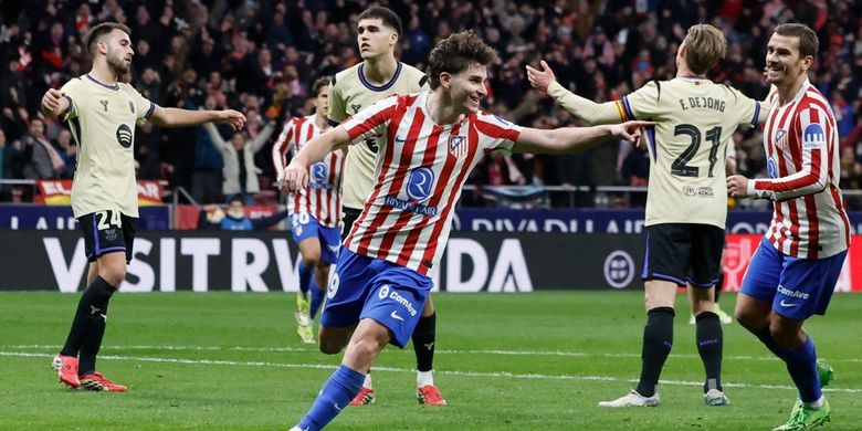 Penyerang Atletico Madrid, Julian Alvarez, merayakan gol keempat timnya pada laga leg pertama semifinal Copa del Rey (Piala Raja) Spanyol Atletico Madrid vs FC Barcelona di Stadion Metropolitano di Madrid pada 12 Februari 2026.