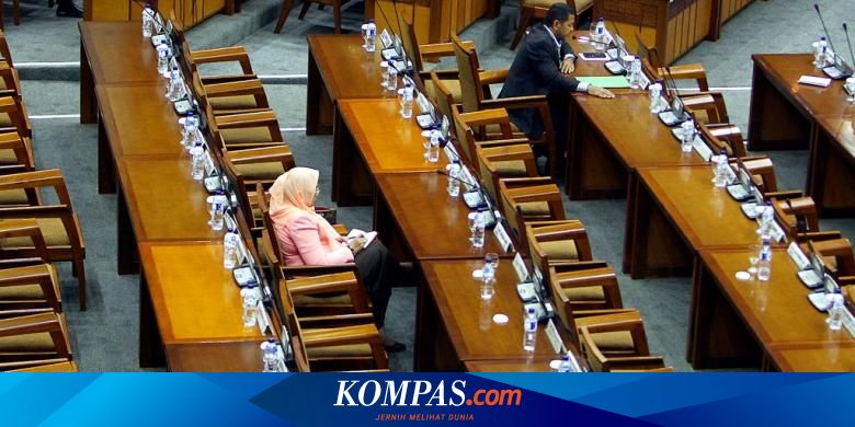 Formappi: DPR Mesti Lebih Produktif Capai Target Pengesahan RUU - Vimarsana News