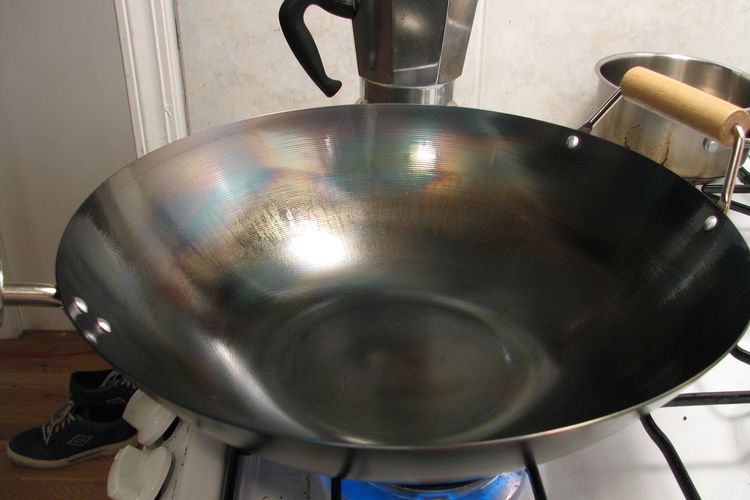 Ilustrasi Wajan Baja Karbon