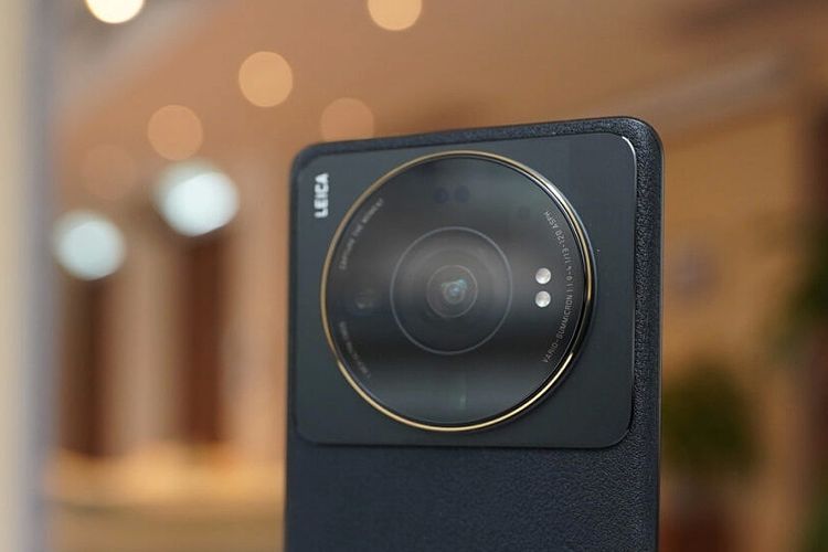 Penampang kamera pada Xiaomi 12S Ultra.