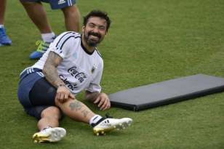 Pemain Argentina, Ezequiel Lavezzi, menjalani sesi latihan di Minas Gerais, Brasil, pada 7 November 2016.