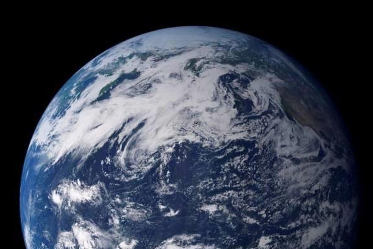 Ilustrasi. Bumi dilihat dari ruang angkasa, fitur yang paling mencolok dari planet kita adalah air. Air berbentuk cair dan beku yang mencakup 75 persen permukaan bumi. Foto direkam Moderate Resolution Imaging Spectroradiometer di satelit Terra NASA.