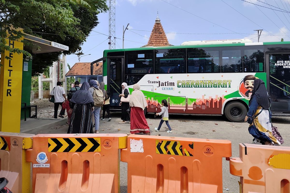 Bus TransJatim di Terminal Bangkalan pada hari kemerdekaan (17/8/2025). 