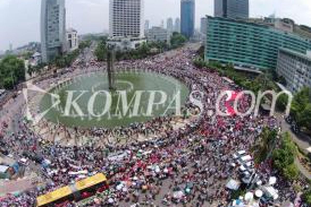 Foto Drone - Suasana di Bundaran HI Sambut Pelantikan Jokowi