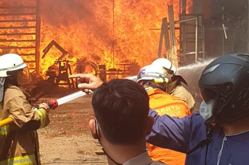 Kebakaran di Toko Mebel di Cipayung Disebabkan Korsleting Listrik