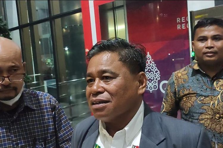 Bupati Toraja Utara Yohanis Bassang mengaku tidak mengetahui persoalan pembangunan Gereja Kingmi Mile 32 yang diduga dikorupsi Bupati Mimika Eltinus Omaleng. Yohanis merupakan mantan Wakil Bupati Mimika periode 2014-2019, Selasa (18/10/2022).