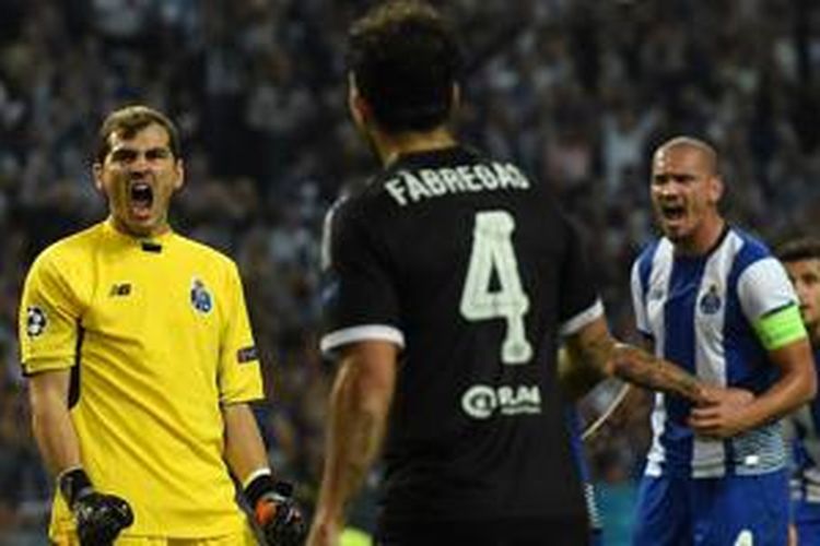 Iker Casillas mencatat 152 penampilan di Liga Champions saat Porto menang atas Chelsea, Selasa (29/9/2015). 