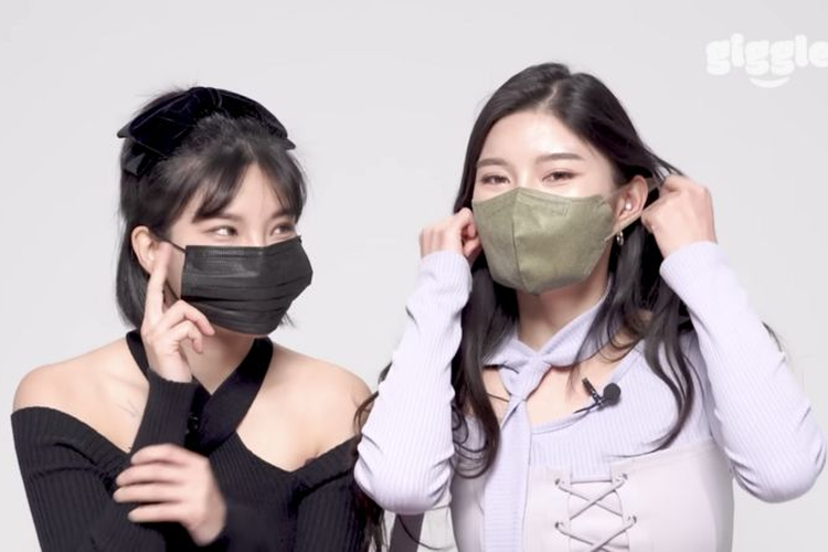 Hanna Kim (kanan) membahas manfaat memakai masker di channel YouTube Giggle yang mencapai lebih dari setengah juta tontonan dalam satu bulan.
